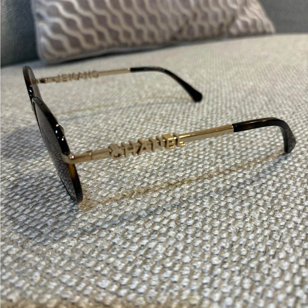 CHANEL Brown and Gold Tortoise Round Sunglasses - Picture 5 of 15